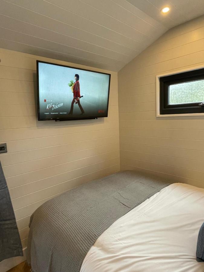 Dee Lodge With Private Hot Tub Llangollen Esterno foto